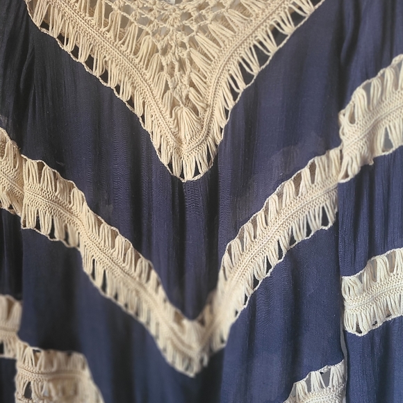 Umgee top  size small - Picture 3 of 5